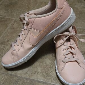 Nike Women's Light Pink Sneakers